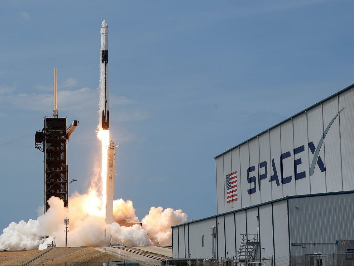 space x shuttle launching